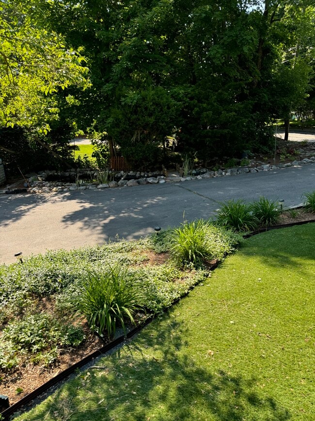 421 Oakhill Ave in Attleboro, MA - Foto de edificio - Building Photo