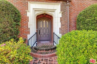 165 N Las Palmas Ave in Los Angeles, CA - Building Photo - Building Photo