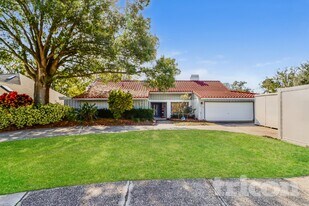 1736 Pine Creek Ct in Safety Harbor, FL - Building Photo