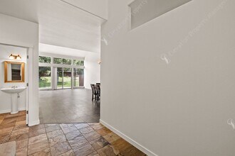 1277 Highland View Loop in Redmond, OR - Building Photo - Building Photo