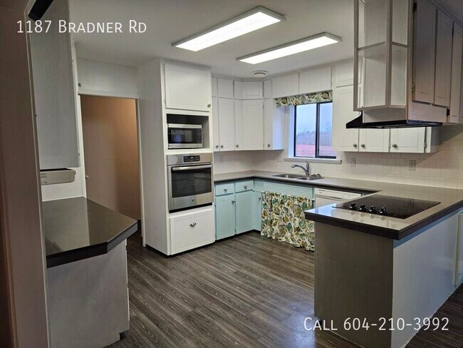 Gorgeous 3 Bedroom Home on Acreage in Bradner! in Abbotsford, BC - Building Photo - Building Photo