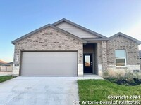 2717 Sierra Chicas Ln in Seguin, TX - Foto de edificio - Building Photo