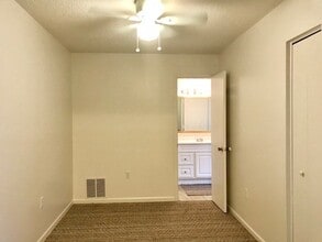 5507 Fountain Lake Cir in Bradenton, FL - Building Photo - Building Photo