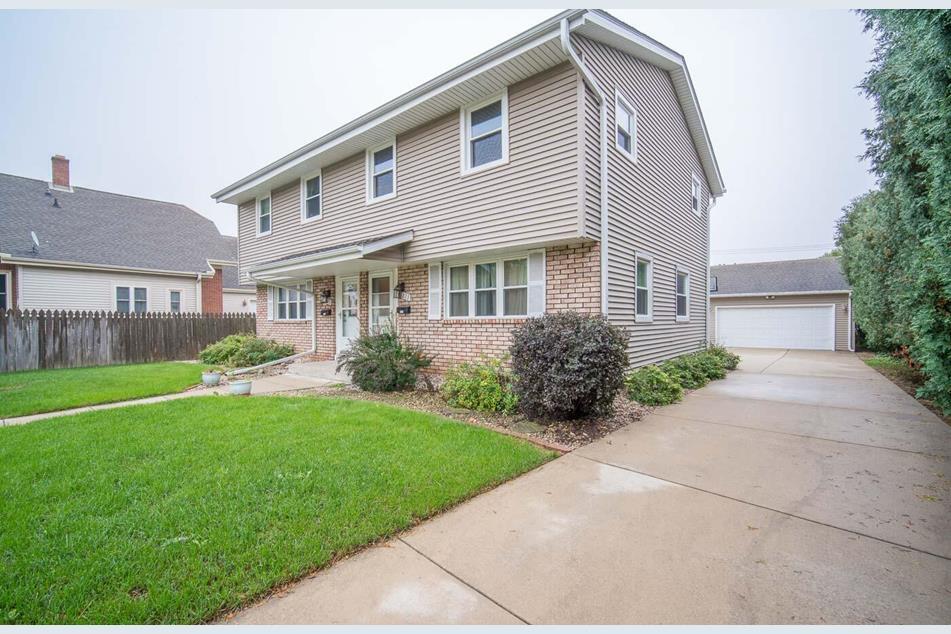 9223 W Morgan Ave, Unit 9223 in Milwaukee, WI - Building Photo