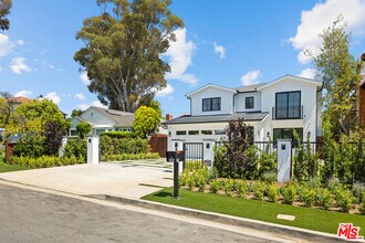 306 S Anita Ave in Los Angeles, CA - Building Photo - Building Photo