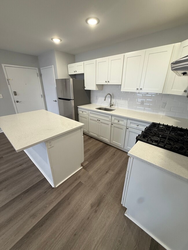 188 21st Ave, Unit 301 in Paterson, NJ - Foto de edificio - Building Photo