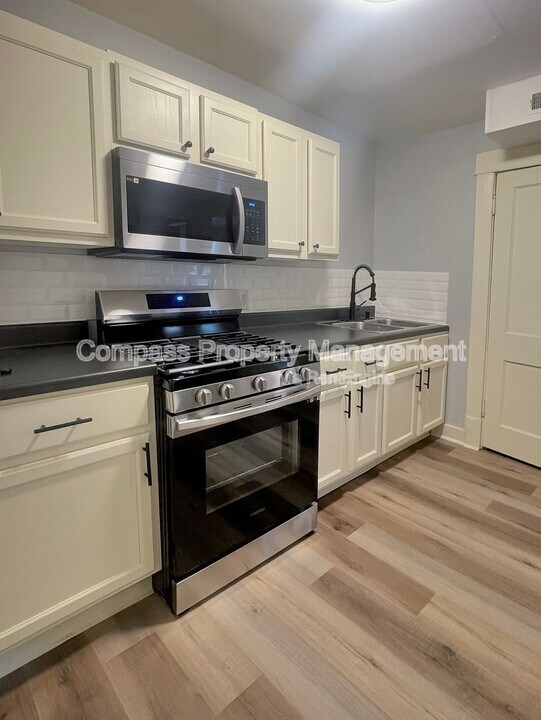 923 Fulton St E in Grand Rapids, MI - Building Photo