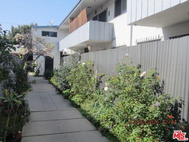 811 S Wilton Pl in Los Angeles, CA - Building Photo - Building Photo