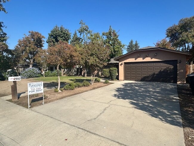 2902 S Jacob St in Visalia, CA - Building Photo - Building Photo
