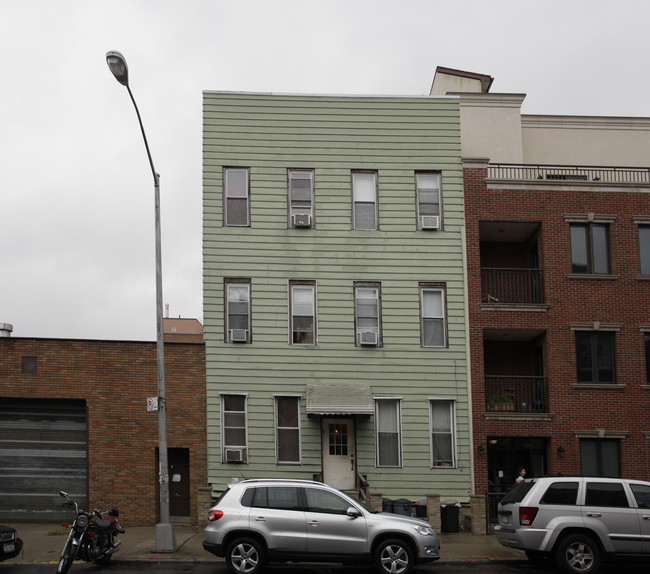 197 Withers St in Brooklyn, NY - Foto de edificio - Building Photo