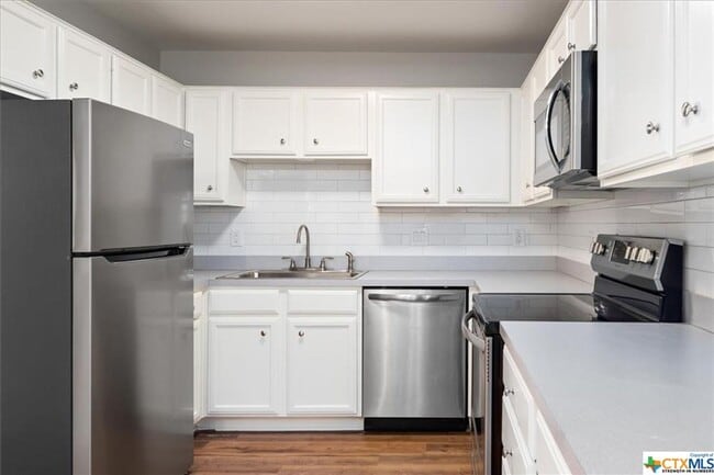 1206-1208 Hillyer St in San Marcos, TX - Building Photo - Building Photo