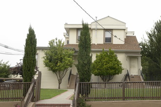 1812 E 24th St in Oakland, CA - Foto de edificio - Building Photo