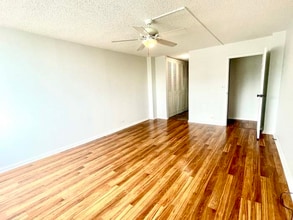 2201 S Highland Ave, Unit 2J in Lombard, IL - Building Photo - Building Photo