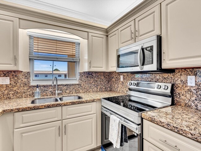 property at 333 SE 20th Ave