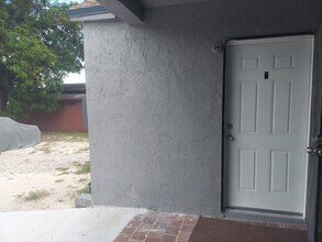 5573 NW 32nd Ave, Unit 2 in Miami, FL - Building Photo - Building Photo