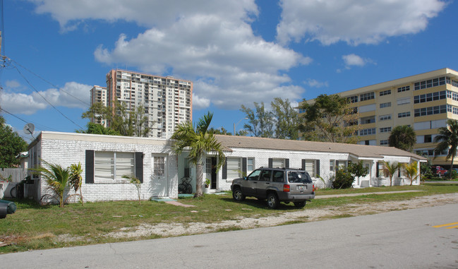 Sea View Apartments in Pompano Beach, FL - Foto de edificio - Building Photo