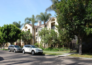 Uptown Villas Apartments (II) in San Diego, CA - Foto de edificio - Building Photo