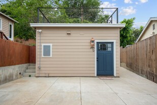 2494 Loy Ln in Los Angeles, CA - Building Photo