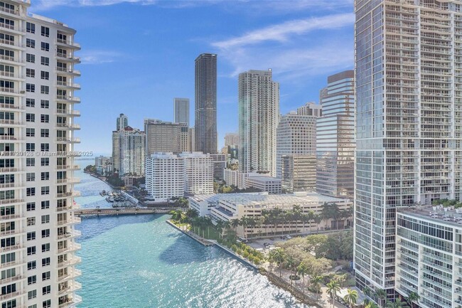 901 Brickell Key Blvd in Miami, FL - Building Photo - Building Photo