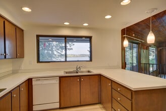 2172 Madrona Way in Coupeville, WA - Building Photo - Building Photo