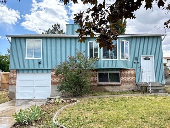 property at 3525 W Danube Dr