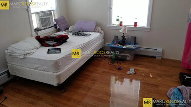 10 Leverett St, Unit 1 in Brookline, MA - Foto de edificio - Building Photo