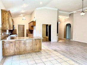 516 Flora Vista Ct in Arlington, TX - Building Photo - Building Photo