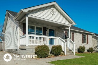 8908 Greenmoore Dr in Louisville, KY - Building Photo - Building Photo