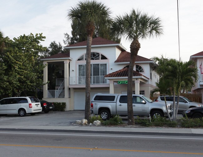 3321 Estero Blvd in Ft. Myers, FL - Building Photo - Building Photo