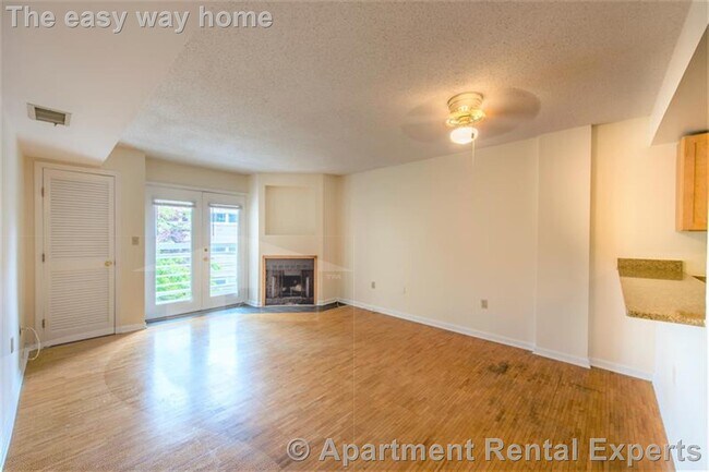 345 Franklin St, Unit #408 in Cambridge, MA - Foto de edificio - Building Photo