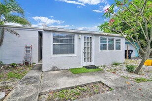 817 N J St in Lake Worth Beach, FL - Building Photo