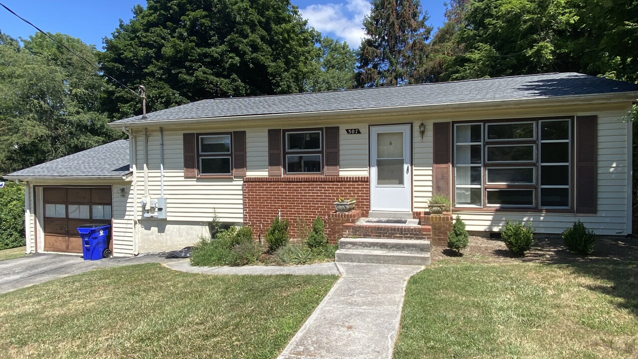 307 Ardmore St in Blacksburg, VA - Foto de edificio