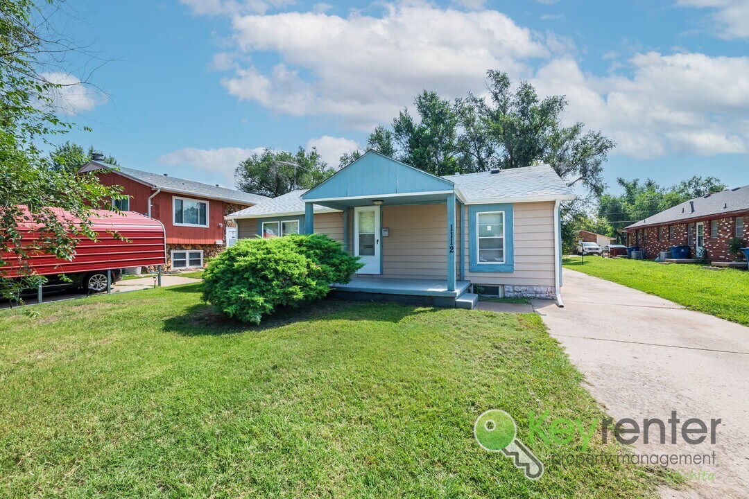 1112 S Millwood Ave in Wichita, KS - Building Photo