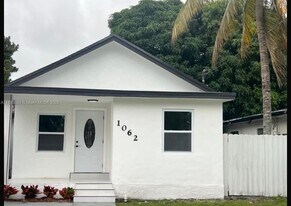 1062 NW 25th St in Miami, FL - Building Photo