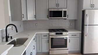 20 Puchala Dr in Parlin, NJ - Building Photo