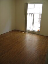 5301 Russell Ave, Unit 4 in Los Angeles, CA - Building Photo - Building Photo