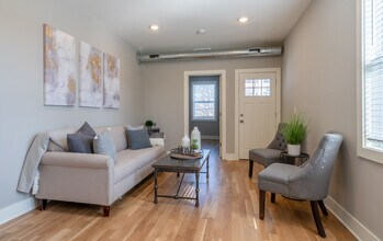 612 4th St NW, Unit 4 in Grand Rapids, MI - Building Photo - Building Photo