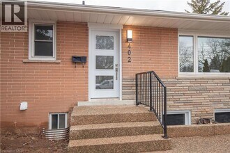 402 Third Line in Oakville, ON - Building Photo - Building Photo