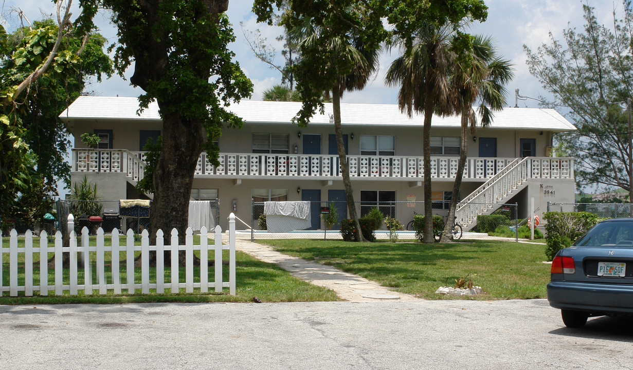 K in Pompano Beach, FL - Building Photo