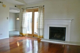 40 Sarahs Grove Ln in Schaumburg, IL - Building Photo - Building Photo