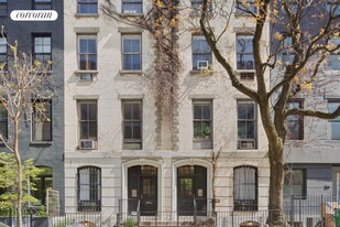 207 W 22nd St in New York, NY - Building Photo
