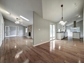 2905 Perry Ln in Austin, TX - Building Photo - Building Photo