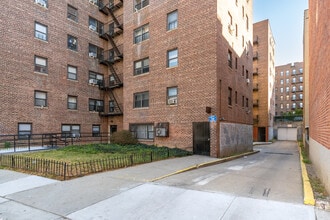 2514 31st Ave in Long Island City, NY - Building Photo - Building Photo