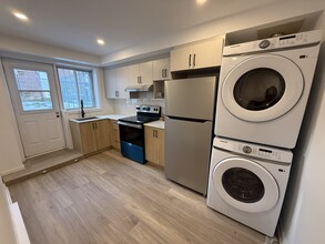 7032 Birnam Rue in Montréal, QC - Building Photo - Building Photo