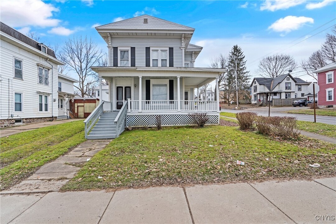 402 Oneida St in Fulton, NY - Building Photo