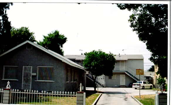 3810 E 55th St in Maywood, CA - Foto de edificio
