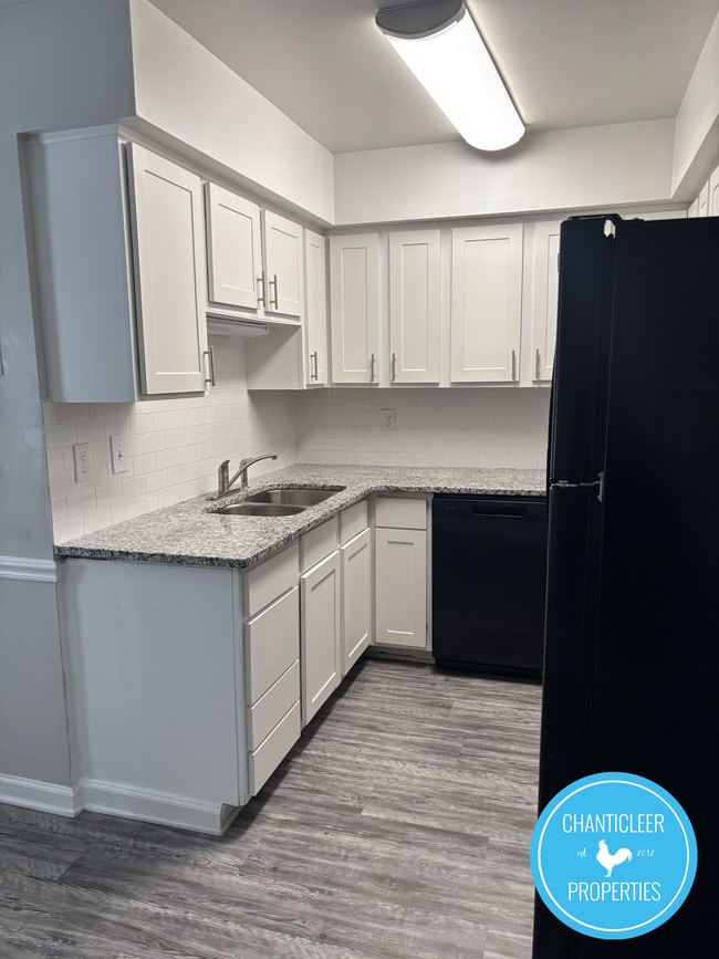 501 Greenbriar Rd in Greensboro, NC - Building Photo - Building Photo