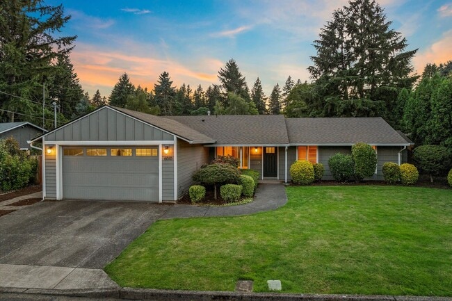 6010 SW Fernbrook Cir in Lake Oswego, OR - Building Photo - Building Photo