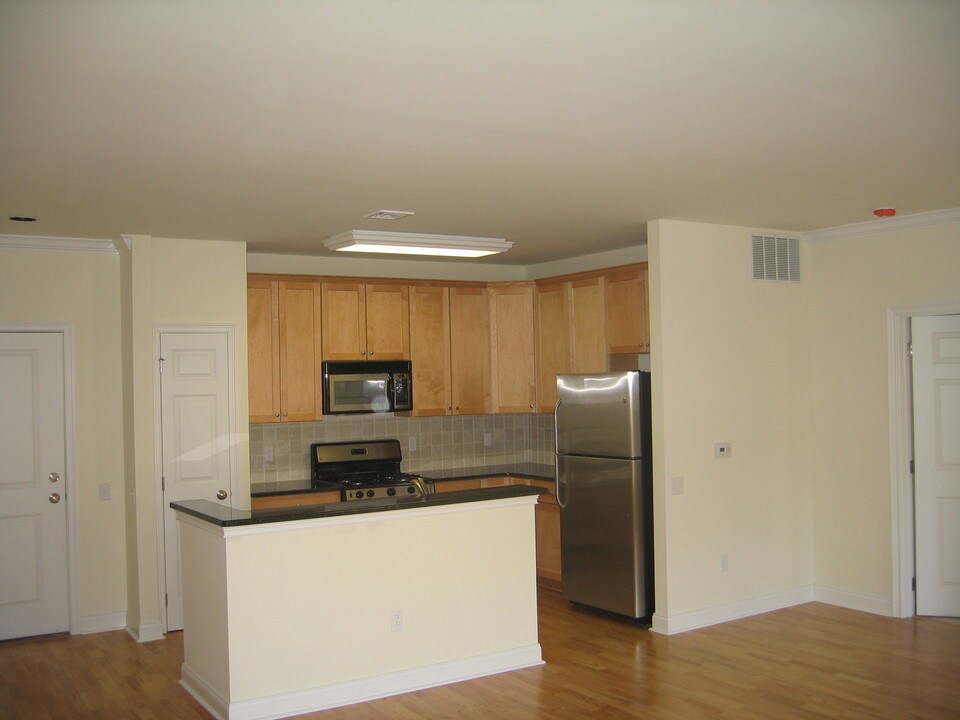 500 Admirals Way in Philadelphia, PA - Building Photo