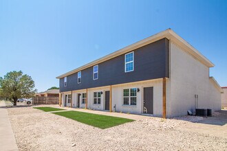 5808 6th St in Lubbock, TX - Foto de edificio - Building Photo
